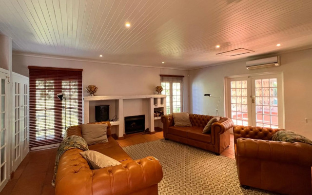 Elm Tree House - Dullstroom - holiday home