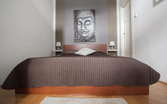 Royal Center Apartment