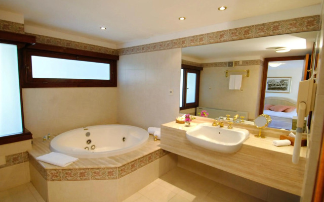 Hotel del Lago Golf & Art Resort