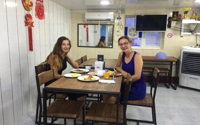 Htinn Yue Tan Hostel