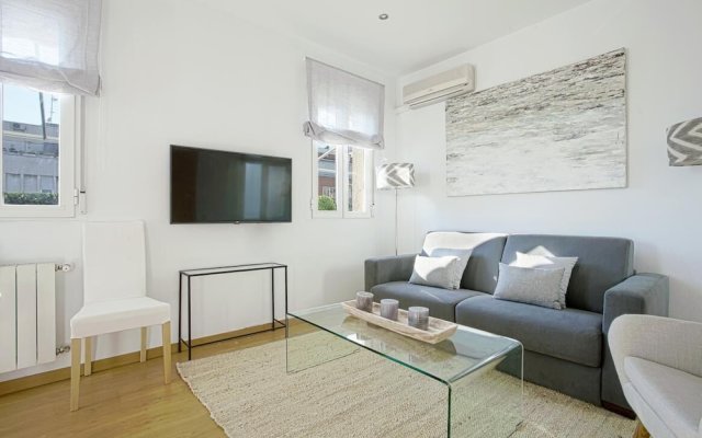 Beautifuly Decorated 2 Bd Apart With Private Terrace. Reina Sofia Terrace