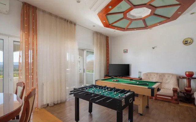 Sunshine Holiday Home