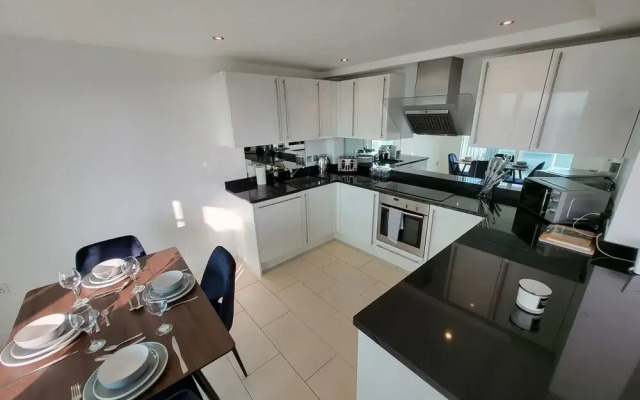 Seafront 3 Bed Duplex Apartment, Portland