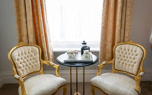 The Thomas Paine Hotel