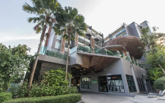 The oh so Sexy Triple Penthouse-rare 3-5br 188m2