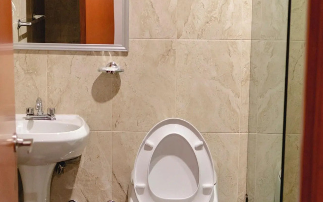 La Lola Hotel & Suites