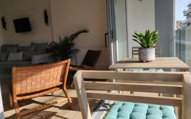 Sunny new lovely apartment 60 meters from the metro