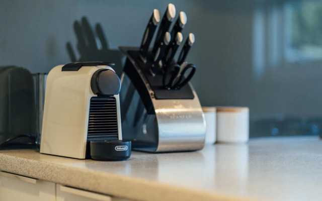 Urban Beach Shack-Metres from the Beach & Cafes