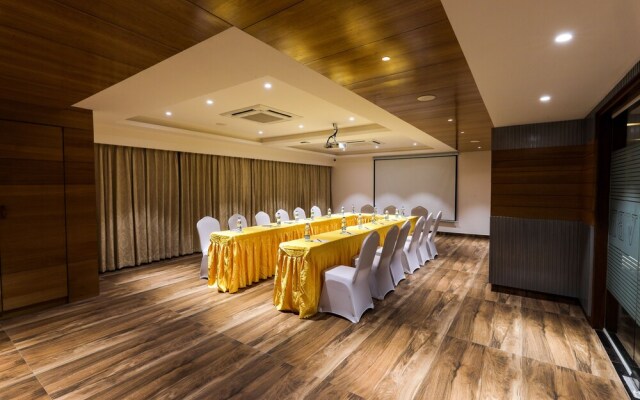 Hotel Vbr Grand Inn