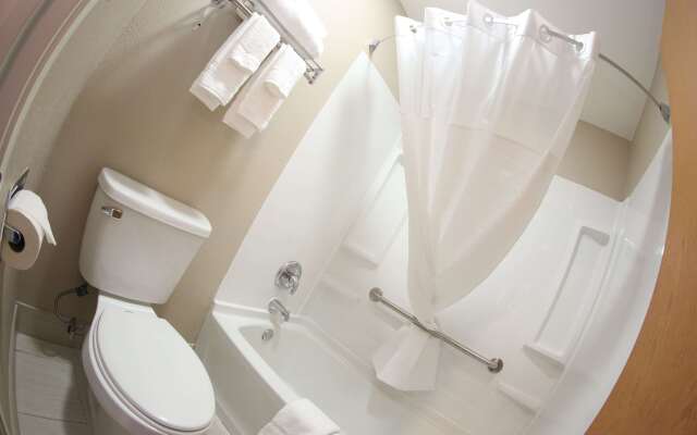 Super 8 by Wyndham Portsmouth