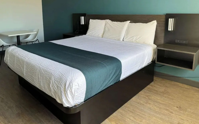 Studio 6 Suites Gardena, CA