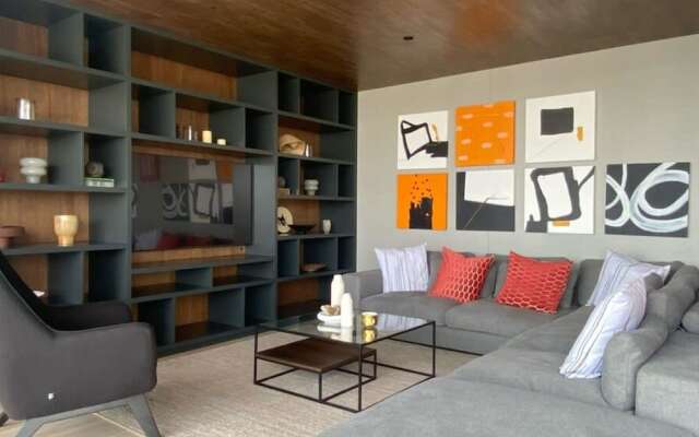 W Loft With Balcony in Luxury Building Barranco