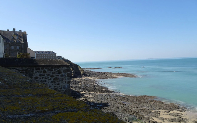 Comfortable Holiday Home 50 m From the sea