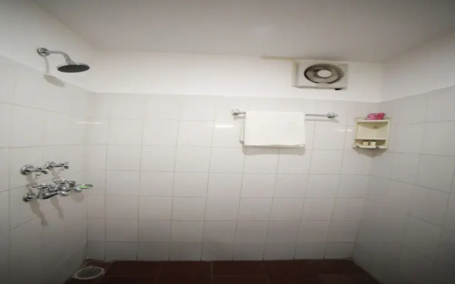 OYO 15561 Corporate Villa