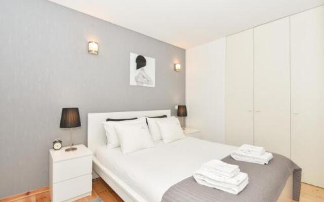 Almada Apartments 468