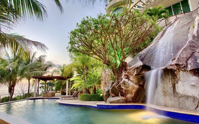 Luxury Suite With Garden and Ocean View