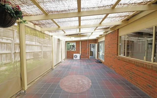 Hallam 5BRM Rental Entire House