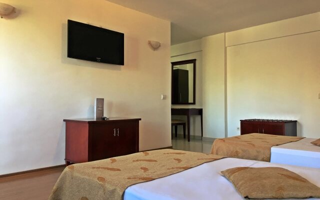 Lira Pacific Aparthotel
