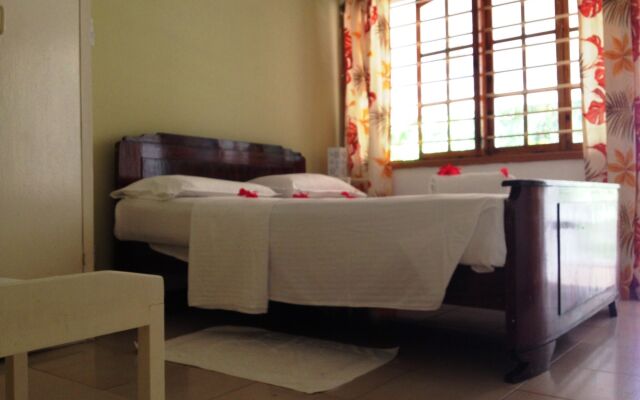 Beau Vallon Bungalows