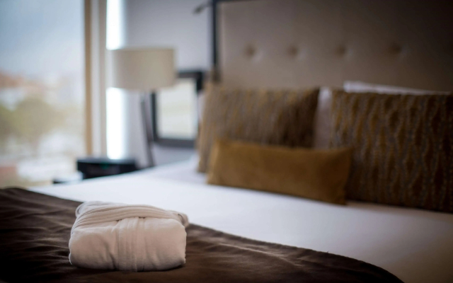 93 Luxury Suites & Residences
