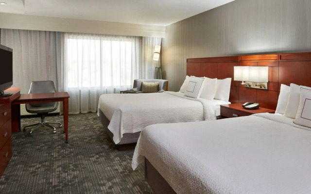 Courtyard by Marriott Kingston Highway 401/Division Street