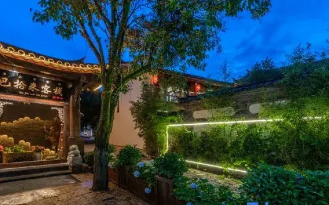 Bashilai Inn (Lijiang Ancient City Mufu Branch)