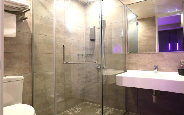 Kiwi Share Hotel - Zhongli Station Branch - Hostel