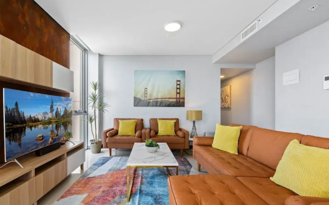 Central 2-bed With Parking & Stunning Views