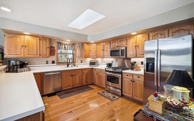 Wildwood Peaks 4 Bedroom Home by RedAwning