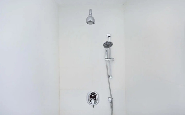 Sunny 3BR Penthouse near the Beach by HolyGuest