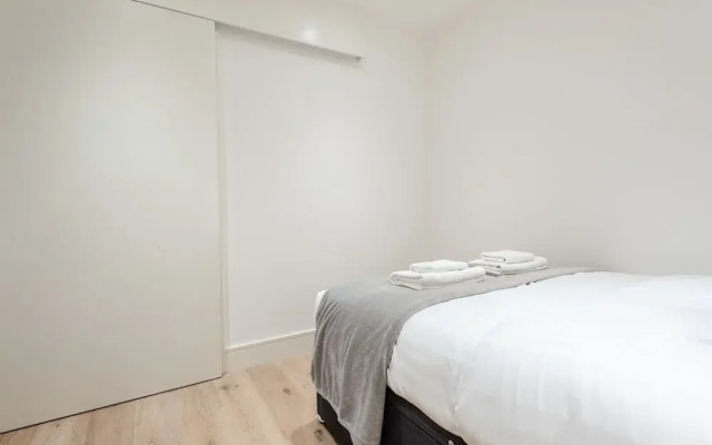 Platinum Apartment in Central Camden 9984