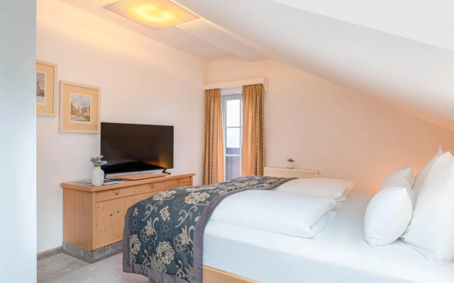 Romantik Hotel Die Gersberg Alm mit Panoramablick auf Salzburg