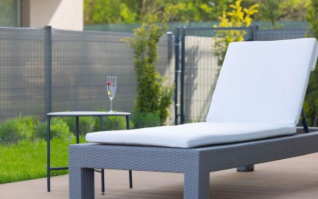 Nadbrzezna Apartments by Renters