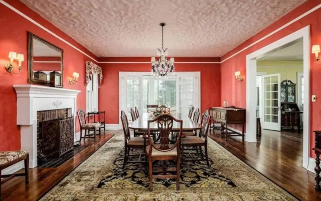 Knollwood House Bed & Breakfast