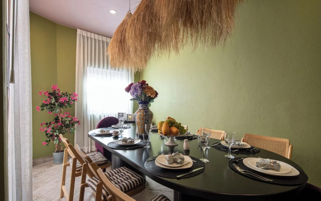 Vibrant 3Bed Villa - A Deco Retreat