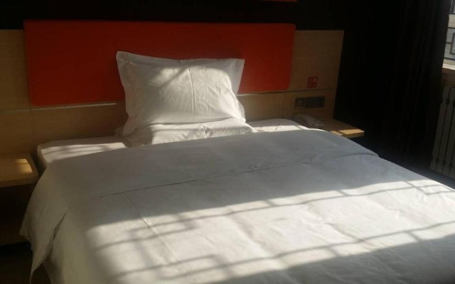 7Days Premium Zhangjiakou Xuanhua Bell Tower High Speed Railway Station Branch – Guest Rooms – Zhangjiakou