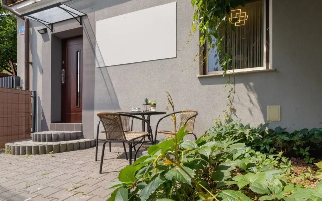 Apartment Gromadzka With A/C by Renters