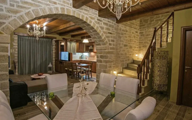 Luxurious Villa With Private Pool, Near a Couple of Restaurants & Sandy Beach