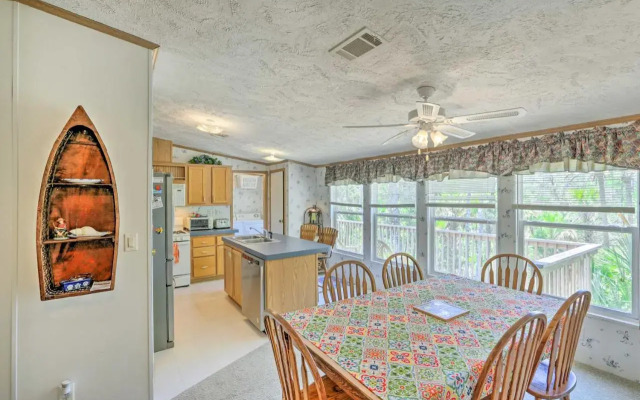 Bright Steinhatchee Home: Proximity to Ocean!