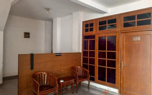 OYO 759 Hotel Dewi Sri