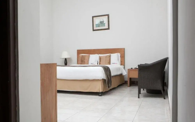 RedDoorz near paris van Java 2