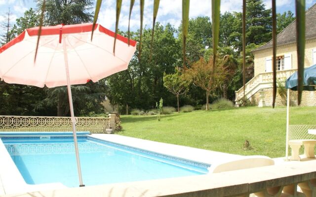 Beautiful Villa with Tennis Court in Dordogne, France