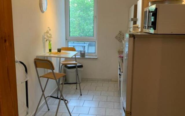 Zentrale 3 Zimmer Altbauwohnung mit Balkon