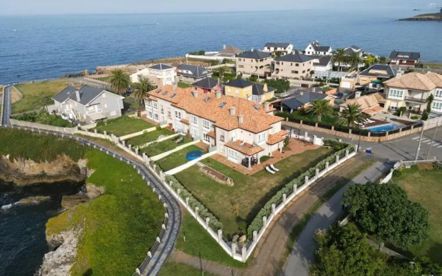 Chalet Pareado con Jardin en 1ª Linea de Mar