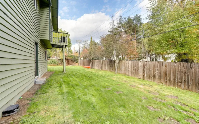 Beautiful Kenmore Retreat Near Marina & Beach!