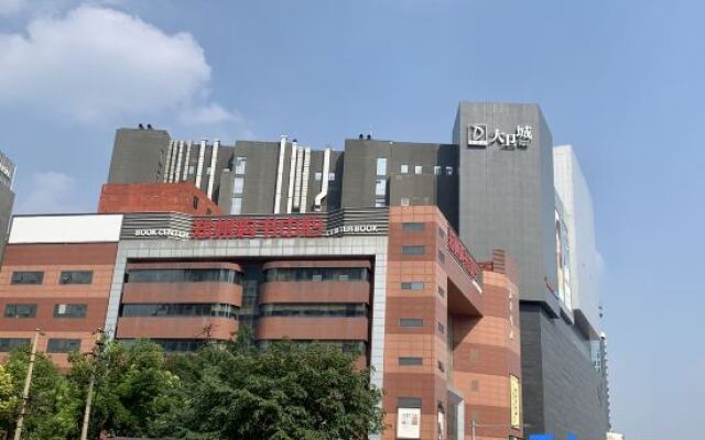 Desheng Yike E-sports Hotel (Erqi Square David City)