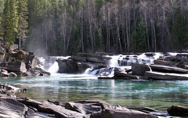 Canoe Mountain Lodge