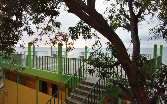 Meaco Hotel - Anilao