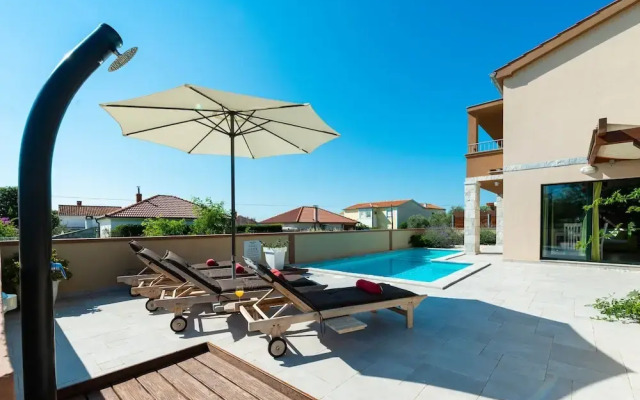 Villa "Luscinia"
