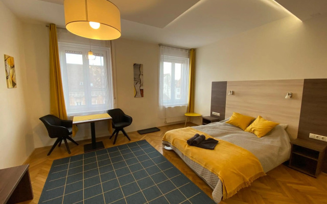 Frank & Fang Apartments MK1